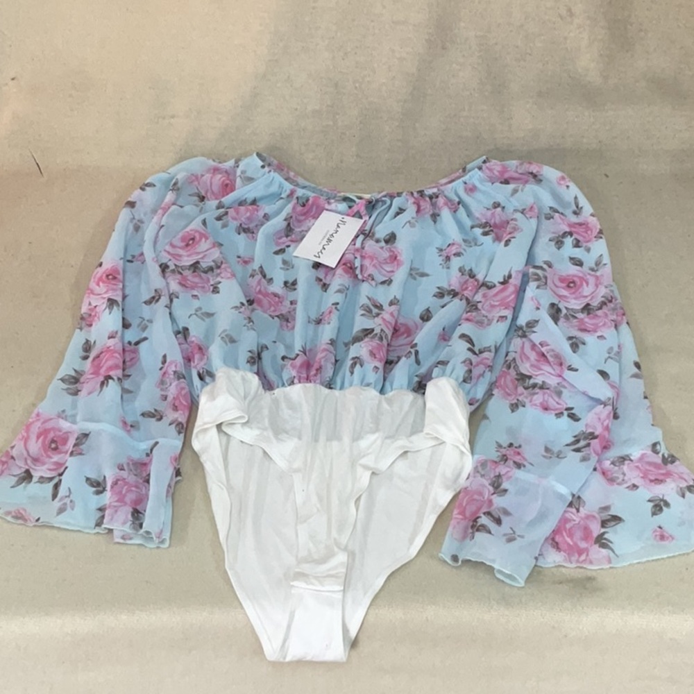 NWT Woman’s Peach love bodysuit